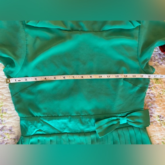 Modcloth Green pleated dress. Size M - Picture 6 of 10